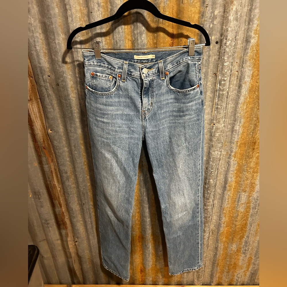 Levi’s low pro straights